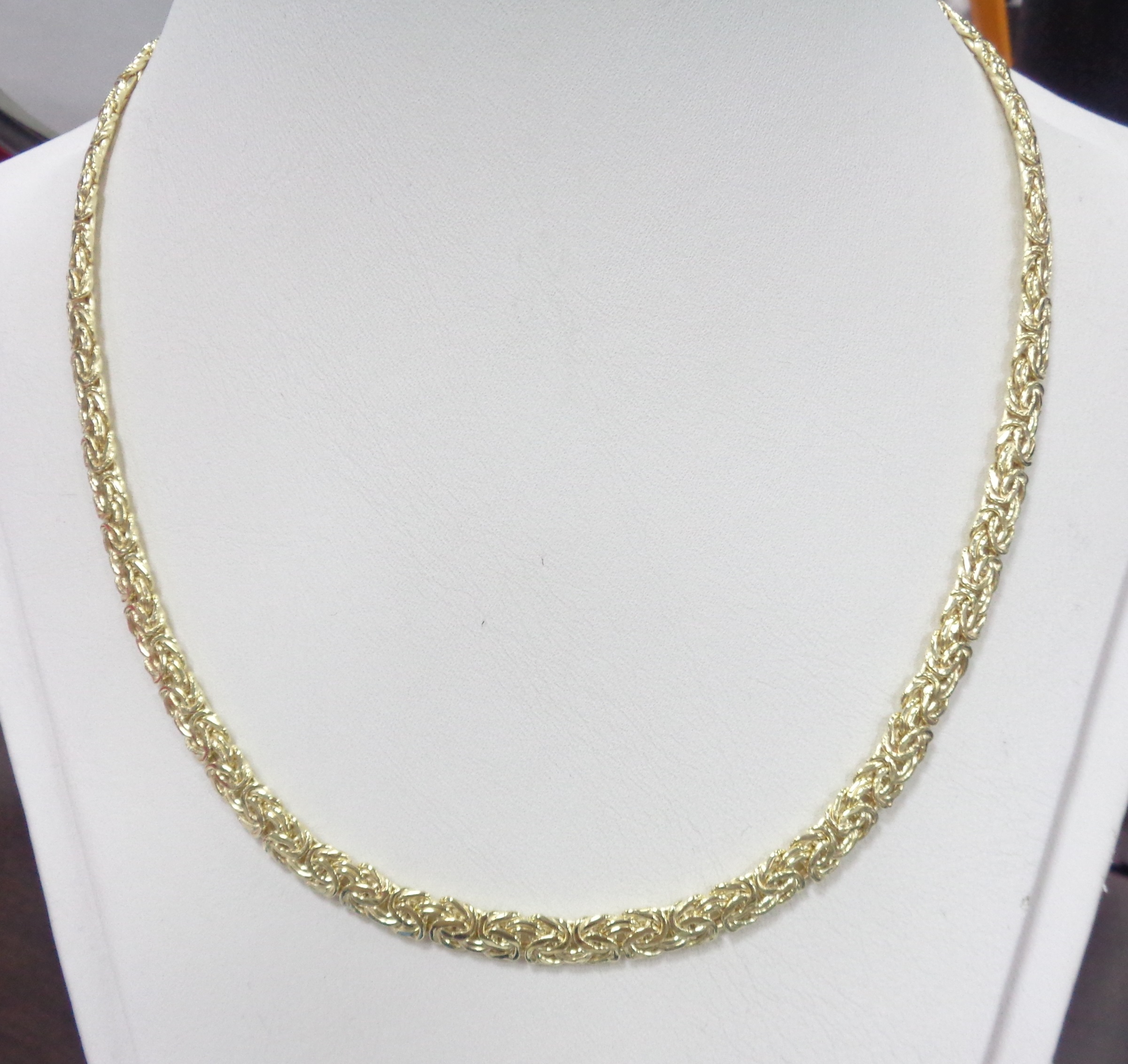 Серебряное колье с фианитами